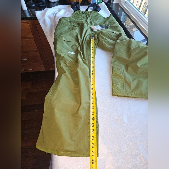 The North Face Women's Freedom Insulated Bib Pants in Forest Olive Sz XL - Picture 7 of 16